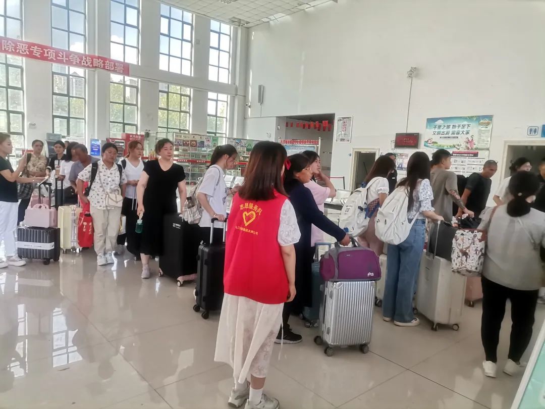 九江長運:新生接送車直通校園 為開學(xué)季保駕護(hù)航