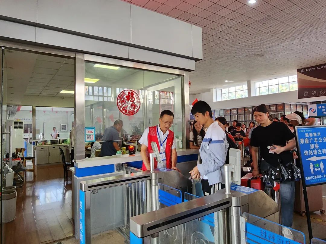 江西長(zhǎng)運(yùn)積極應(yīng)對(duì)中秋、國(guó)慶客流高峰