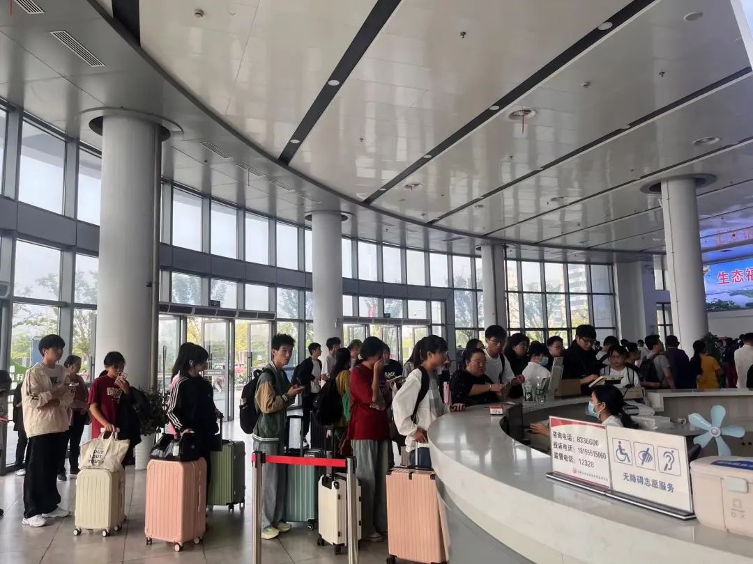 江西長(zhǎng)運(yùn)積極應(yīng)對(duì)中秋、國(guó)慶客流高峰