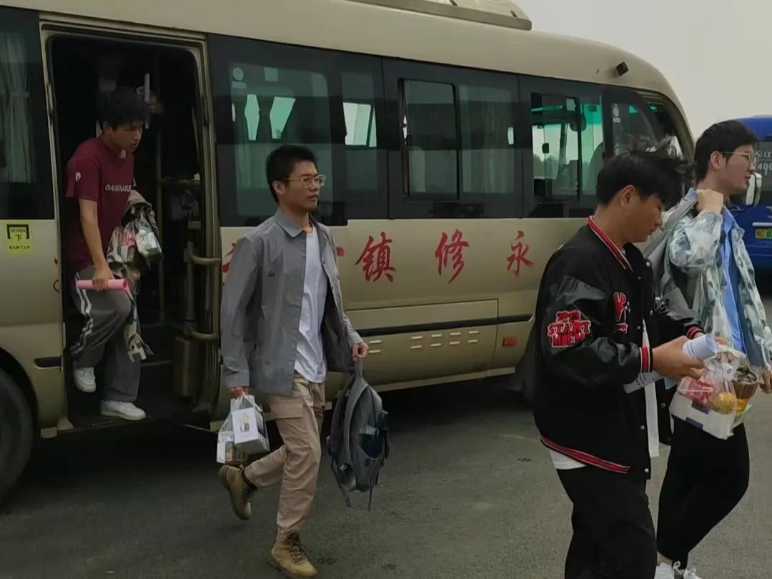 九江長(zhǎng)運(yùn):圓滿完成機(jī)電學(xué)院運(yùn)動(dòng)會(huì)學(xué)生轉(zhuǎn)運(yùn)任務(wù)