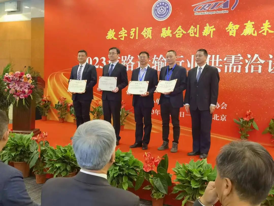 “贛悅行”平臺成功入選中國道路運輸行業(yè)定制客運服務(wù)品牌 王曉出席會議、占梁登臺領(lǐng)獎
