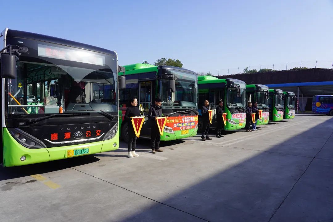 鷹潭公交舉行鷹潭市“最美公交線路、最美公交駕駛員”授旗（標(biāo)）儀式