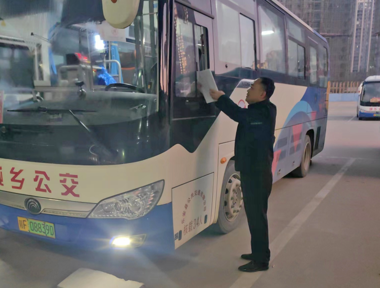 撫州長(zhǎng)運(yùn)：樂安分公司積極應(yīng)對(duì)大霧天氣保障旅客安全出行