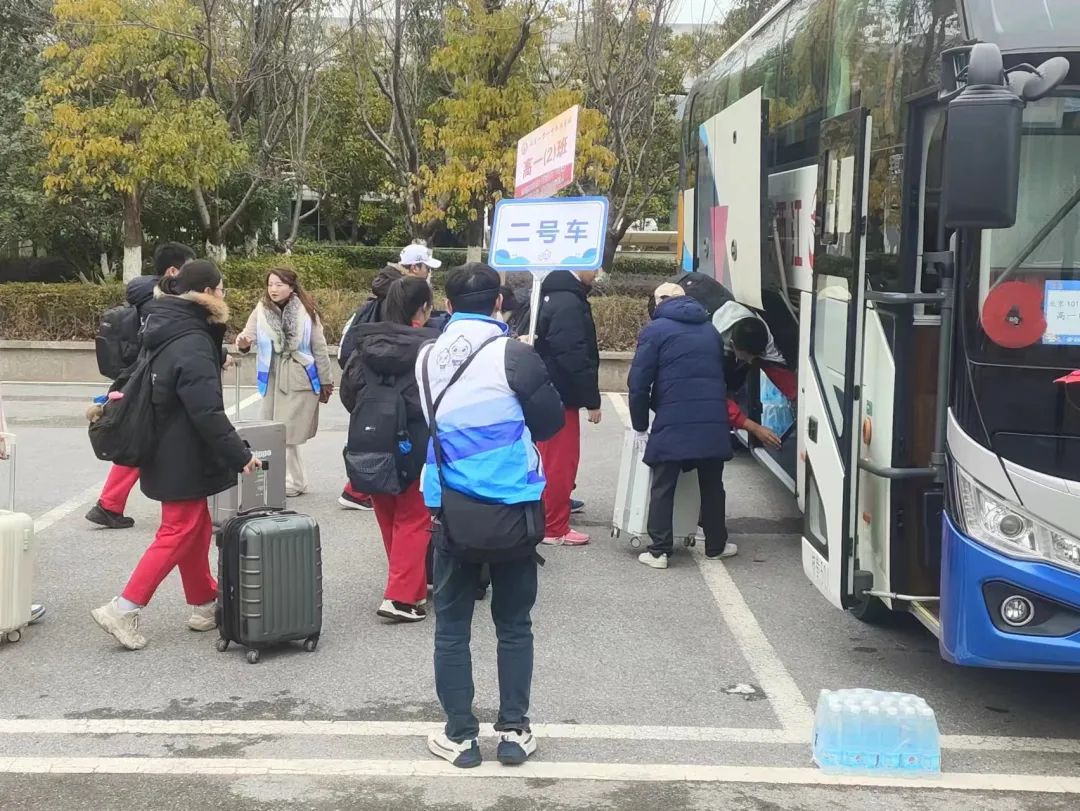 都市城際公交：開張大吉！新車首單大型包車業(yè)務順利啟航