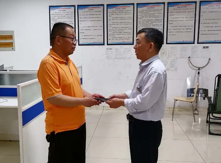 吉安公交:駕駛員撿到手機(jī)主動(dòng)歸還獲稱(chēng)贊