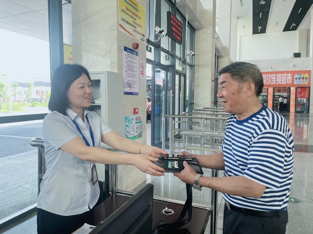 九江長運(yùn)：拾金不昧加免費(fèi)乘車 長運(yùn)的服務(wù)太好了！