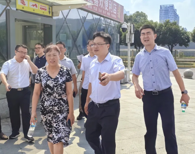 都市城際公交：交通運(yùn)輸部水運(yùn)局領(lǐng)導(dǎo)檢查南昌長(zhǎng)途汽車西站防汛工作