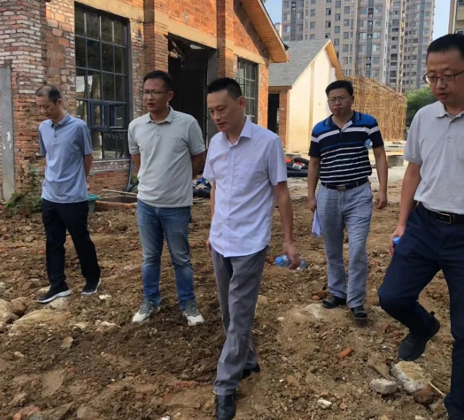 黃俊督導(dǎo)大通物流、長運物業(yè)雨污分流項目施工情況