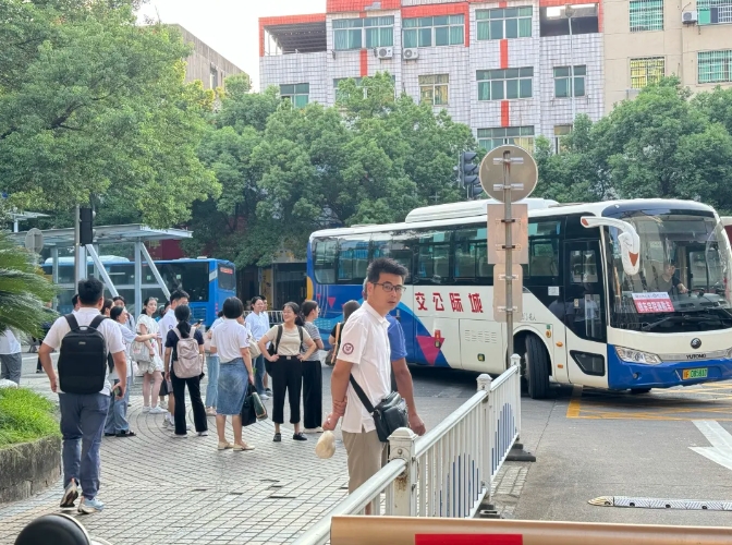 撫州長運:開通贛東學院(新校區(qū))通勤車 開啟高校服務(wù)新篇章