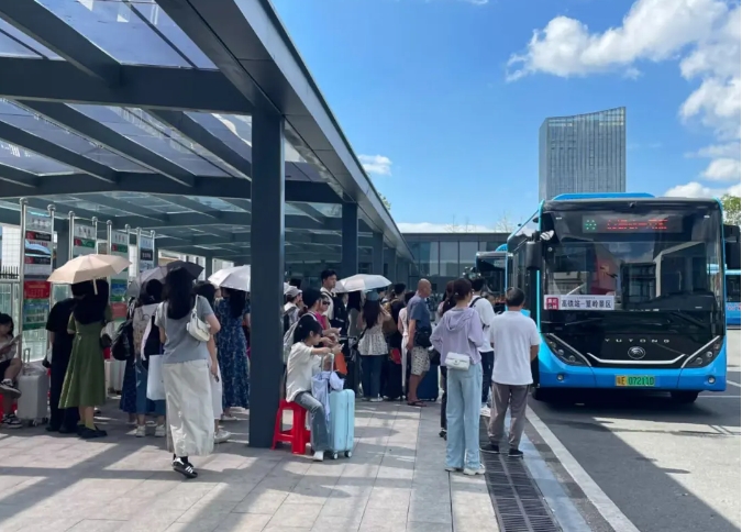 婺源公交:迎中秋 景區(qū)熱 公交轉運忙