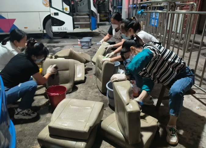 開(kāi)展清潔活動(dòng) 迎接湯顯祖國(guó)際戲曲交流月開(kāi)幕式