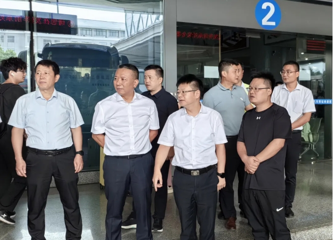 吳濤一行檢查南昌長(zhǎng)途汽車西站國(guó)慶期間安全生產(chǎn)工作 李偉、占梁陪同