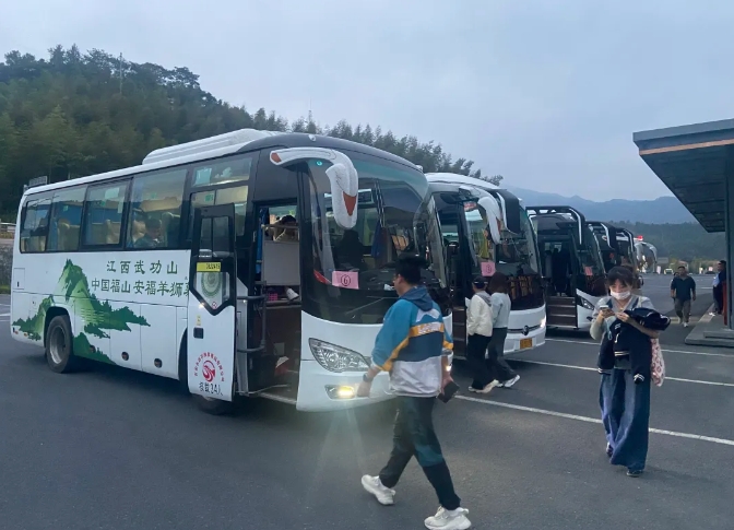 吉安公司:圓滿完成2024年環(huán)境舞蹈展演周活動運(yùn)輸保障任務(wù)