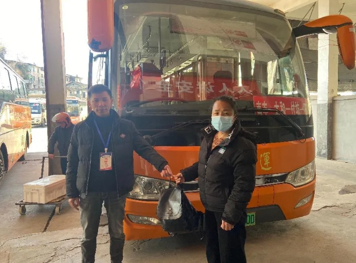 撫州長(zhǎng)運(yùn):公交司機(jī)拾金不昧 溫暖乘客冬日出行