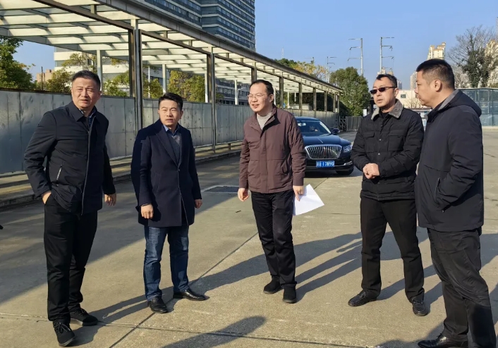 都市城際公交：紅谷灘區(qū)組織部、社會(huì)工作部調(diào)研長(zhǎng)途汽車西站充電區(qū)服務(wù)驛站