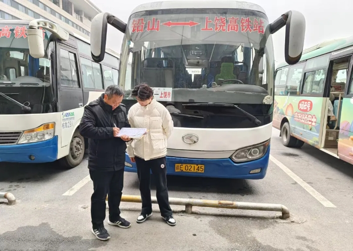 上饒汽運(yùn)：開展車輛安全檢查 護(hù)航“元旦”交通運(yùn)輸安全