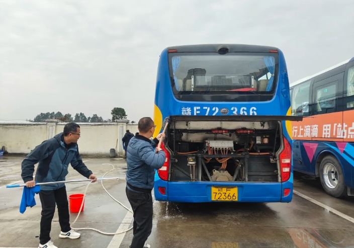 撫州長運(yùn)：崇仁分公司開展元旦前車輛大清洗活動