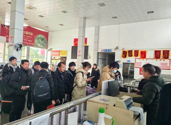 撫州長運(yùn):廣昌分公司多措并舉 積極應(yīng)對(duì)返程客流高峰