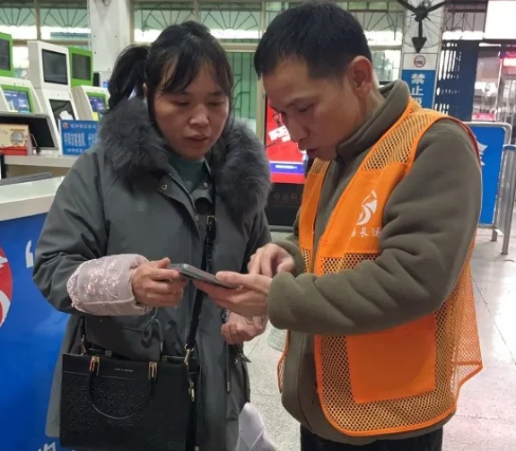 撫州長(zhǎng)運(yùn):客運(yùn)中心分公司開(kāi)展景區(qū)直通車推廣活動(dòng)