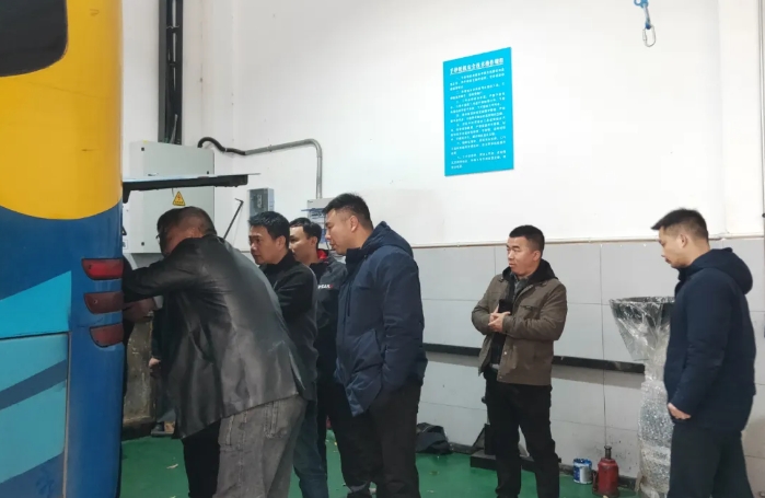 都市城際公交：省、市、區(qū)聯(lián)合開(kāi)展老舊車輛隱患排查工作檢查與指導(dǎo)