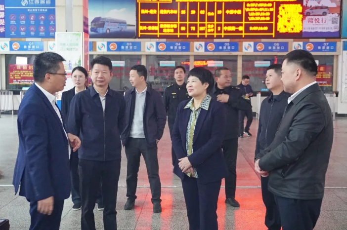 肖良芝陪同撫州市領(lǐng)導(dǎo)督導(dǎo)撫州長運“兩會”期間安全維穩(wěn)工作