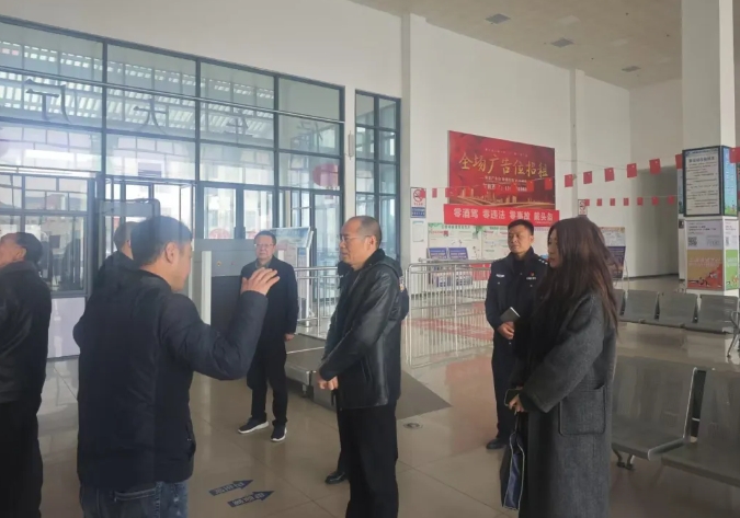 上饒市安委會橫峰督導(dǎo)組督導(dǎo)橫峰縣客運(yùn)中心“兩會”期間安全生產(chǎn)