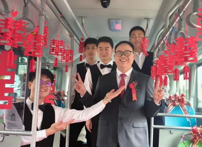 撫州長運(yùn):公交車變“婚車” “低碳”環(huán)保又時(shí)尚