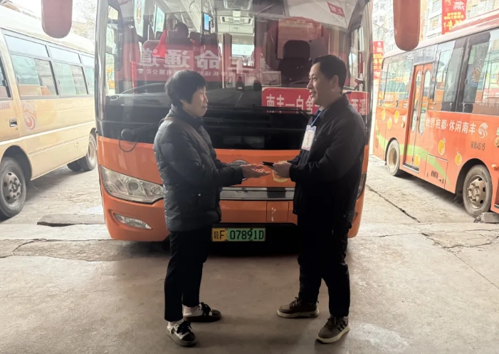 撫州長運(yùn)：公交司機(jī)暖心歸還手機(jī) 守護(hù)乘客珍貴回憶