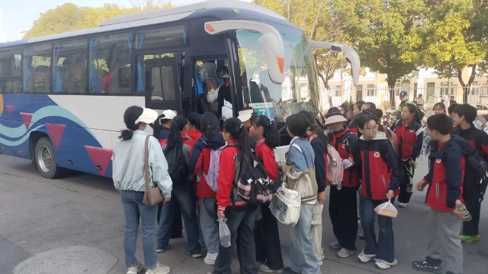 馬鞍山長客:含山長運助力環(huán)峰第三小學開啟研學新旅程