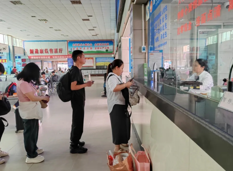 贛州方通：客運工作者堅守崗位 守護旅客平安出行