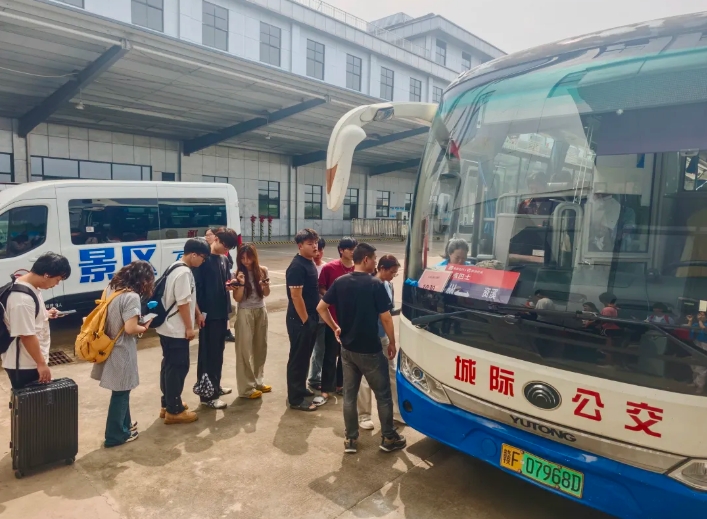 9.9元車票點(diǎn)燃出游熱 撫州長(zhǎng)運(yùn)全力保障大覺(jué)山“五一”出行潮