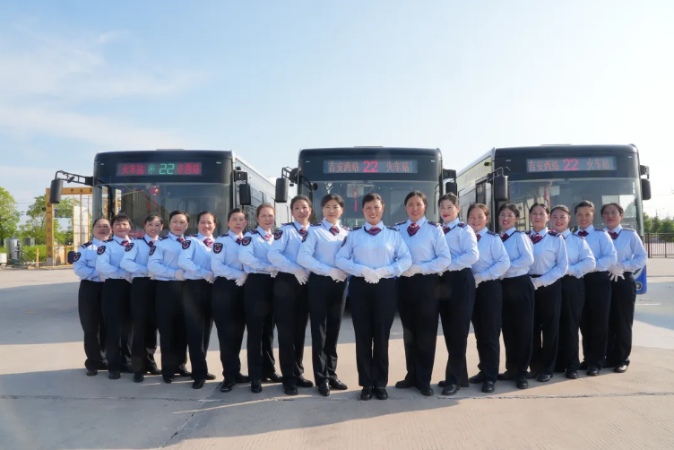 吉安公交：吉安公交22路井岡女子公交班組榮獲“全國(guó)交通運(yùn)輸系統(tǒng)先進(jìn)集體”稱號(hào)