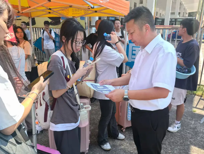 撫州長運(yùn)：“校園直通車”護(hù)航新生，便民服務(wù)暖人心