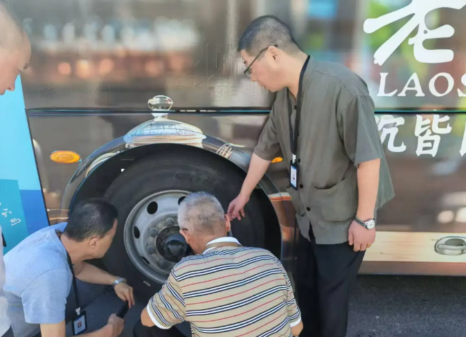 景德鎮(zhèn)長運：開展節(jié)前車輛安全、服務質量大檢查