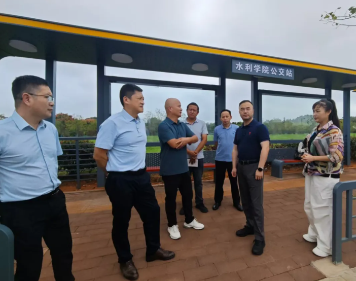 劉磊、占梁調(diào)研九江長運、都市城際公交節(jié)前校園直通車工作