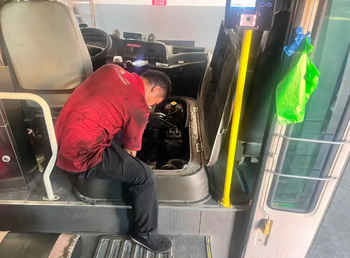 鉛山全域公交開展技術(shù)大排查與愛車?yán)P袆? onmousewheel=