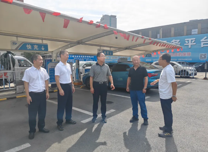 穆孫祥督導(dǎo)長(zhǎng)運(yùn)物業(yè)、都市城際公交節(jié)日安全生產(chǎn)工作