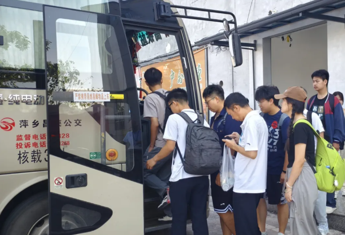 萍鄉(xiāng)長運：多舉措保運力黨員干部一線護航武功山出行