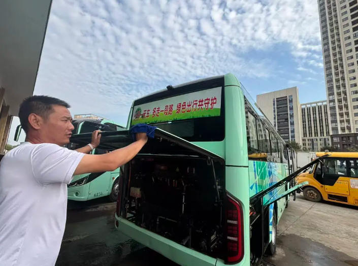 服務(wù)質(zhì)量“百日”攻堅(jiān) || 鄱陽(yáng)長(zhǎng)運(yùn)：車(chē)廂方寸間 服務(wù)無(wú)止境