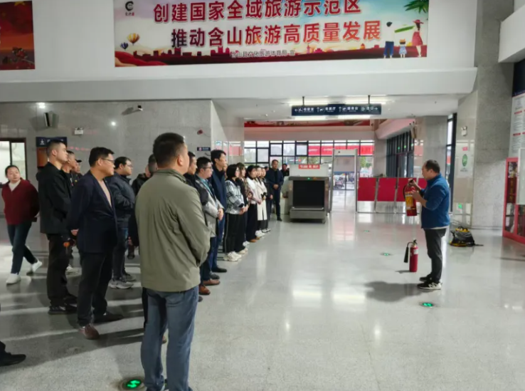 馬鞍山長(zhǎng)客：含山長(zhǎng)運(yùn)開(kāi)展2025年下半年消防應(yīng)急演練培訓(xùn)